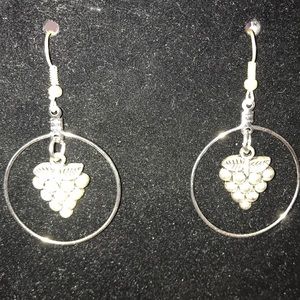 New Grape earrings from winery in silver
